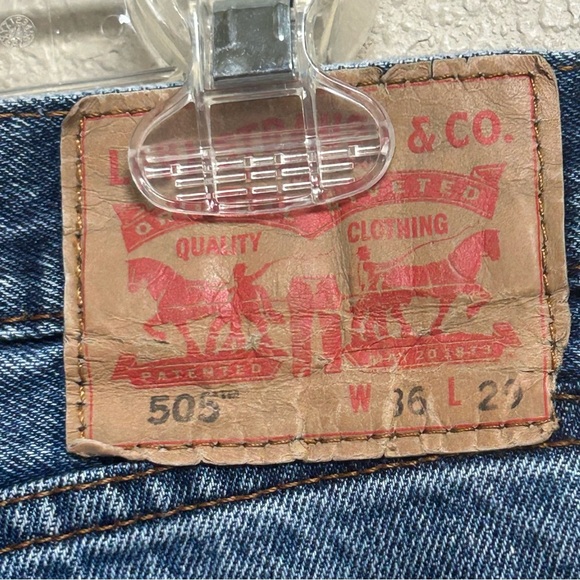 Levi’s Men’s 505 Regular Fit Straight Leg Blue Distressed Jeans - Picture 8 of 9